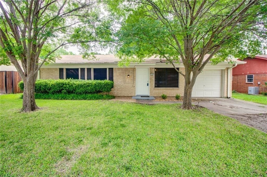 718 E Martin Ln, Sherman, TX 75090 House for Rent in Sherman, TX