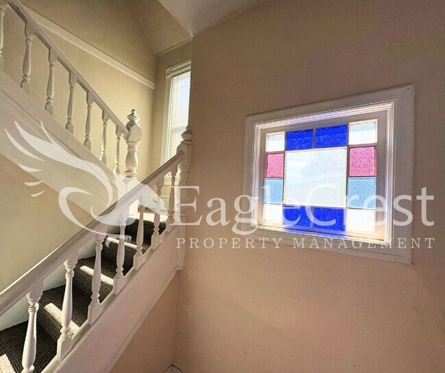 Foto del edificio - Charming Historic 4-Bedroom Home with Fenced Yard & Chicken Coop