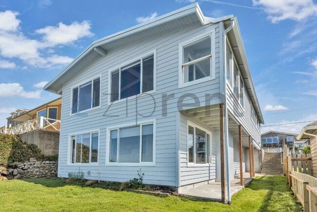 Building Photo - 3549 NW Jetty Ave