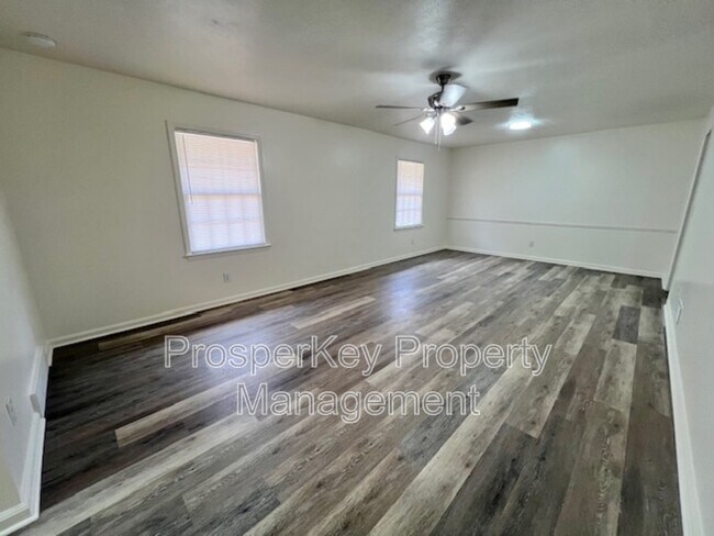Foto del edificio - 3465 Melrose Dr
