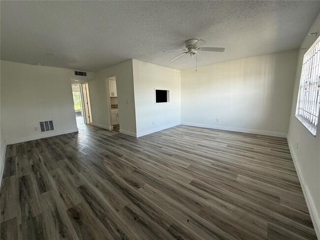 Building Photo - 9209 Tudor Dr