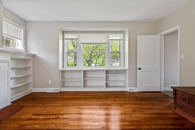 Foto del edificio - 1122 Lower Ferry Rd