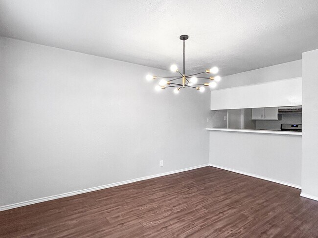 Foto del edificio - Convenient South SA Location—3BR with W/D Included