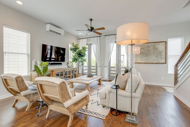 Building Photo - 2015 Eastland Ave