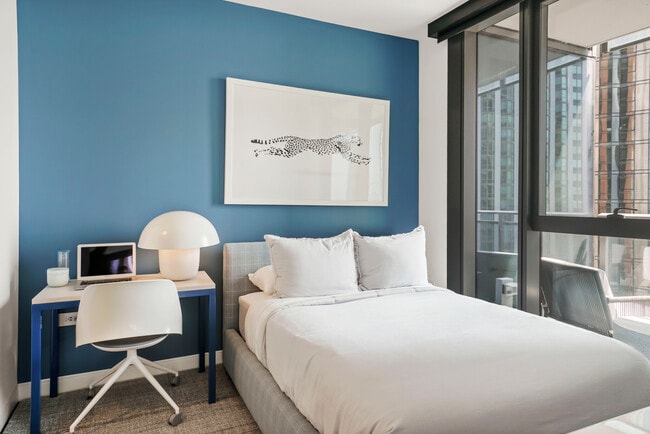 Foto del edificio - 445 E Waterside Dr