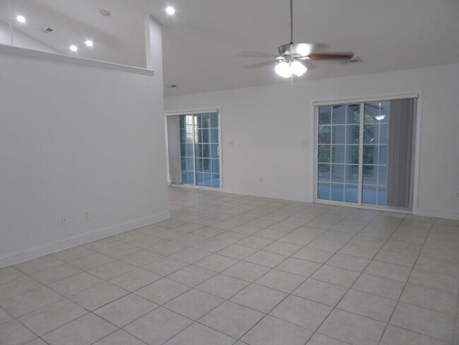 Building Photo - 5040 Capulet Cir