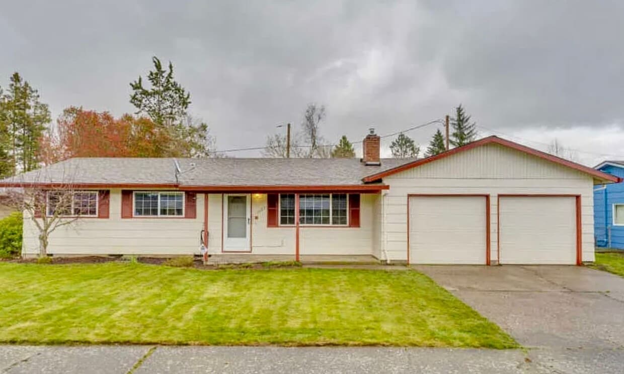 Foto principal - 3-Bedroom House on Large Lot in North Cent...