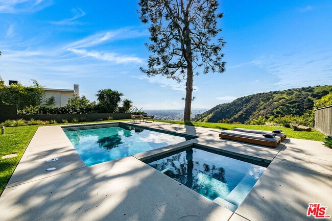 Foto del edificio - 2431 Carman Crest Dr