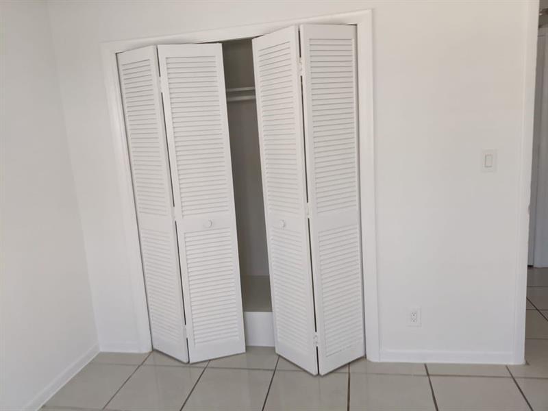 Foto del edificio - 4655 Bougainvilla Dr