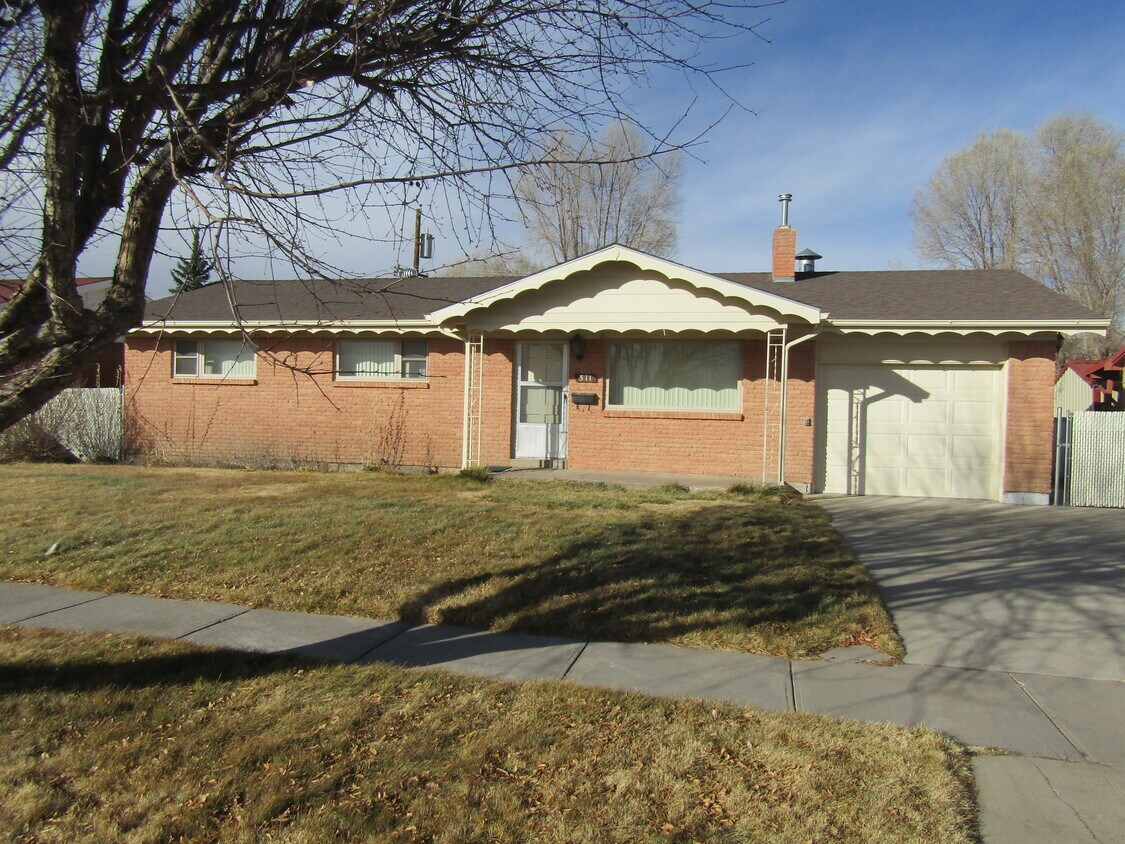 311 14th St, Alamosa, CO 81101 House Rental in Alamosa, CO