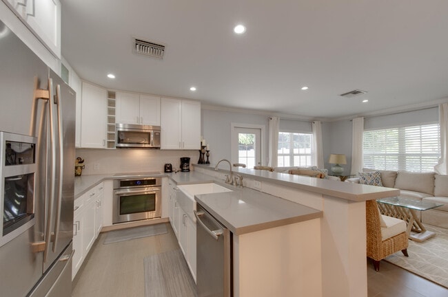 Building Photo - 131 Venetian Dr