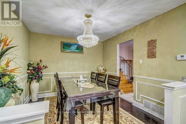 Building Photo - 338 Royal Salisbury Way