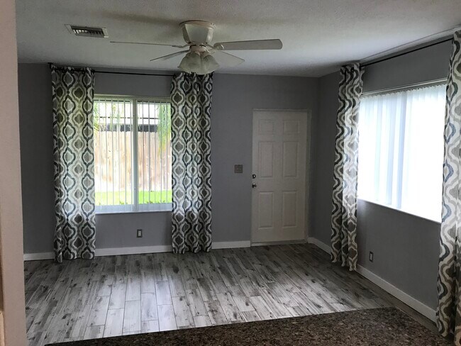 Foto del edificio - 125 NE 30th Ct