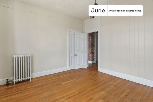 Building Photo - Room in Shared 4 bed/1 bath home