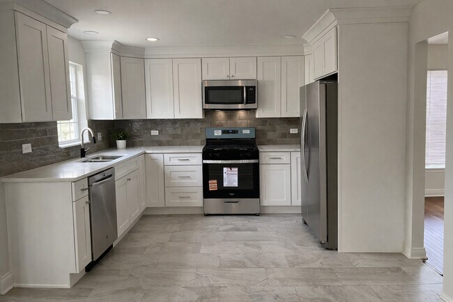 Foto del edificio - 2235 Cheshire Dr