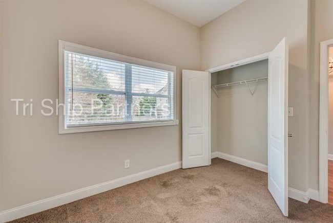 Building Photo - 1575 Laurel Park Pl SW