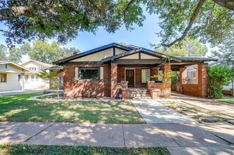 Building Photo - 2312 Mistletoe Ave