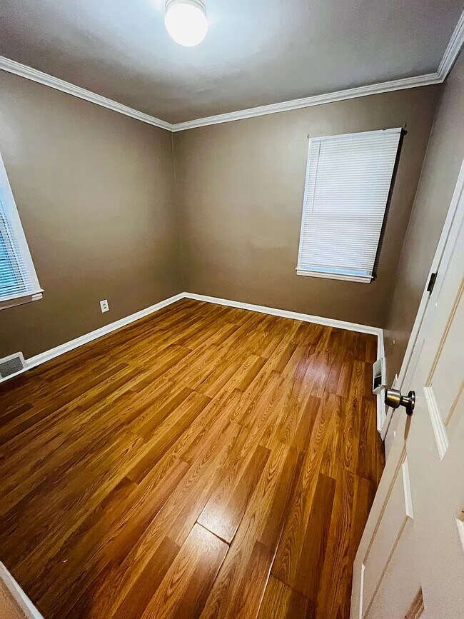 Foto del edificio - 22174 Donald Ave