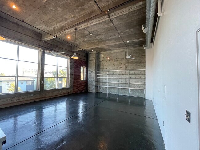 Building Photo - 3240 Peralta St