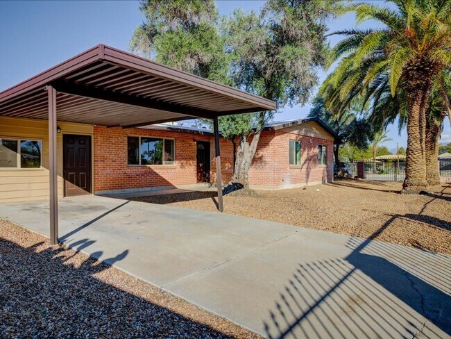 Foto del edificio - Beautiful 3-Bedroom Home with Private Pool & Security Gate