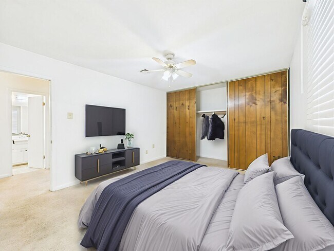 Building Photo - 201 Fox Run Ave