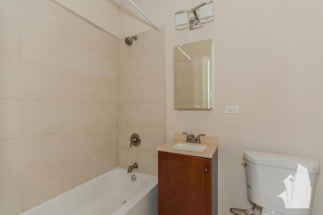 Building Photo - 2 bedroom in Chicago IL 60625