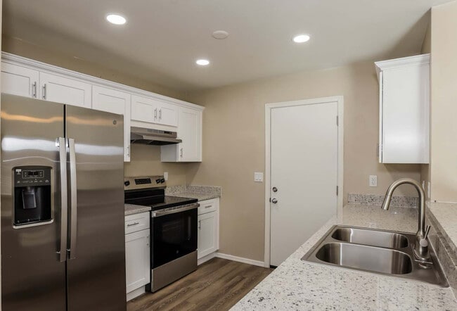 Building Photo - 5012 E Casper St