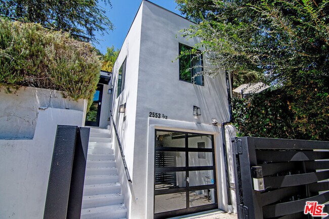 Foto del edificio - 2553 Glen Green St