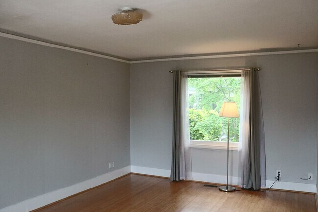 Building Photo - Charming Seattle Home with Bonus Office/St...