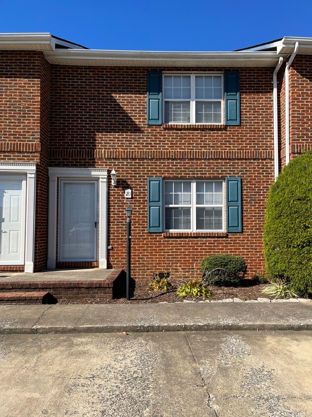 Foto principal - 20 Lexington Ct