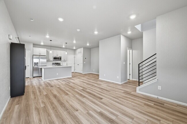 Foto del edificio - $2,295.95 4 bed, 2.5 bath located in Colorado Springs with a washer and dryer.