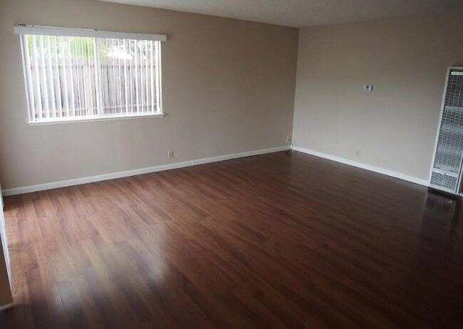 Foto del edificio - 1563 Valle Vista Ave