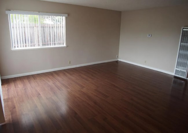 Building Photo - 1563 Valle Vista Ave