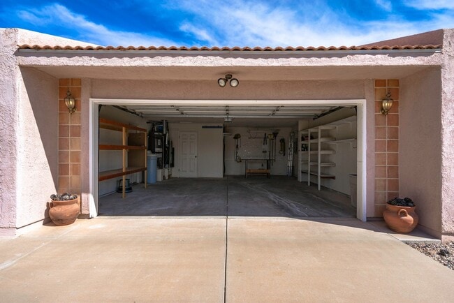 Building Photo - Spacious Stand Alone Home
