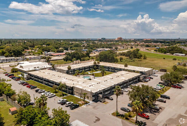 Aerial Photo - Robin's Apartments