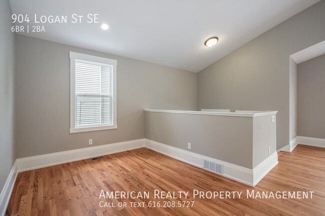 Foto del edificio - 904 Logan St SE