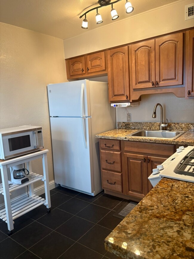 Foto del edificio - 500 Glenwood Cir