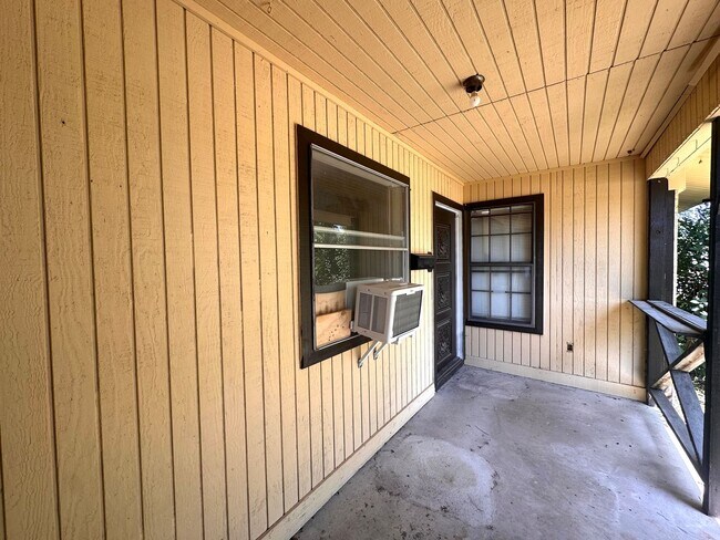 Building Photo - 400 Sun Bonnet Dr