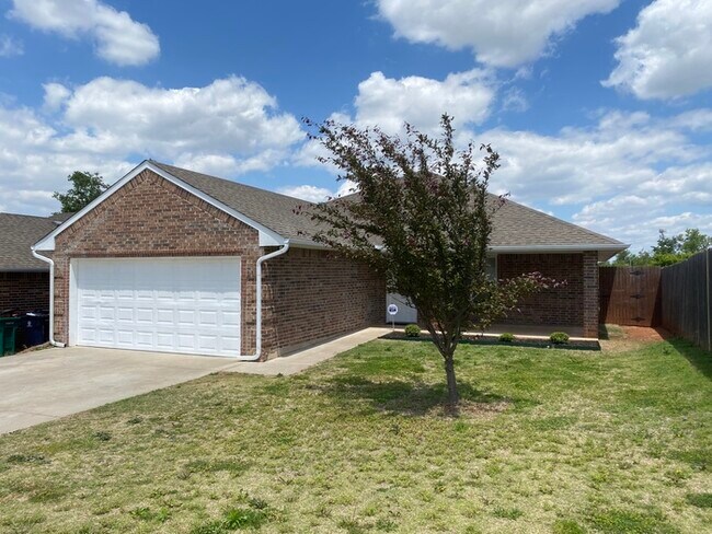 Foto del edificio - Call 405-456-0410 To Schedule Your Showing...