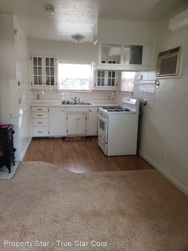 Building Photo - 1 br, 1 bath House - 308 1/2 W D St