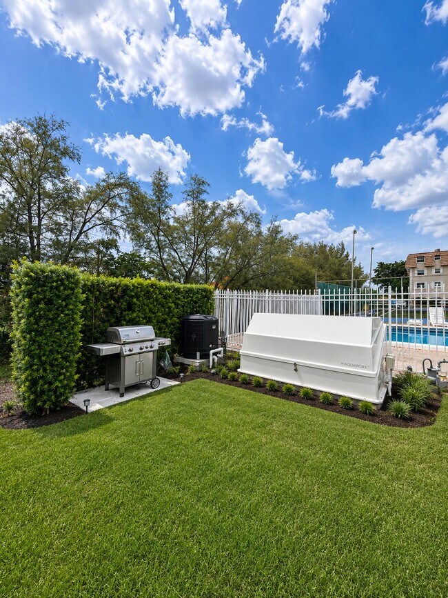 Foto del edificio - 5951 NE 14th Ln