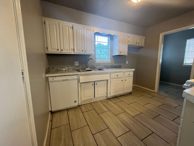 Foto del edificio - Exquisite 4-Bedroom Home for Rent in Tulsa...
