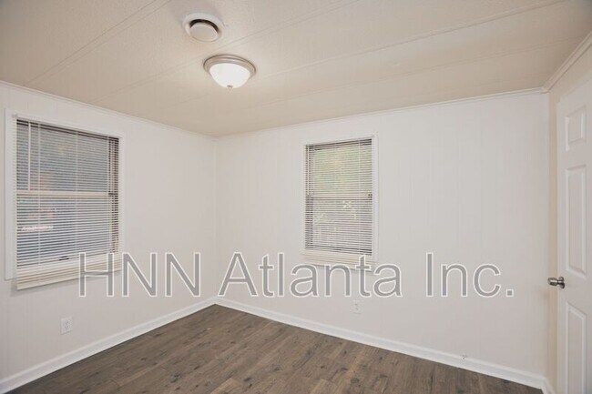 Foto del edificio - 2555 Lloyd Rd