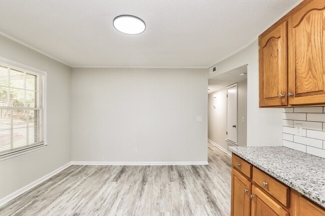 Building Photo - 5401 Bayberry Ln