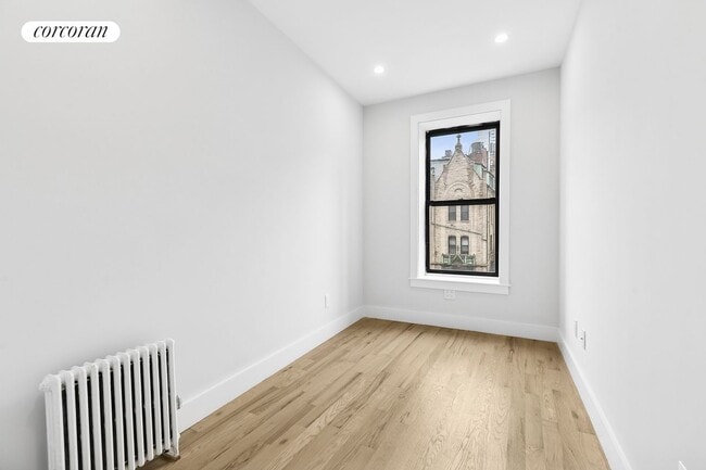 Building Photo - 206 W 96th St