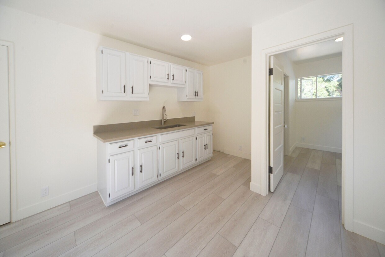 Primary Photo - Triplex Rear Units