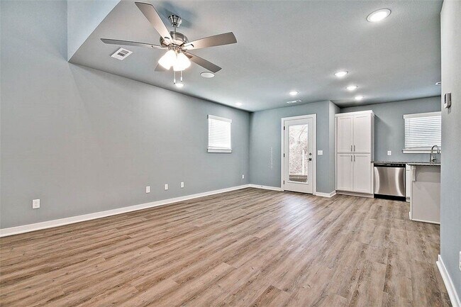 Foto del edificio - Beautiful 2 Bed, 3 Bath Home Just Off Weddington!