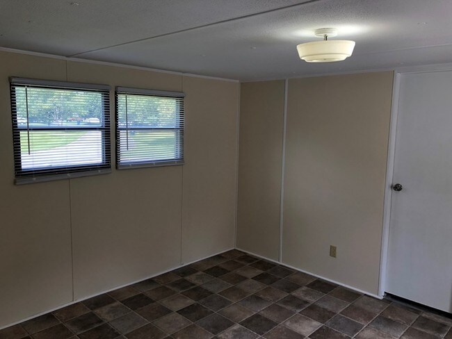 Building Photo - 2 bedroom 2 bath