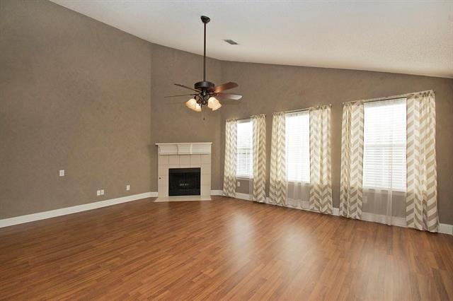 Foto del edificio - 5025 Boxwood Ln