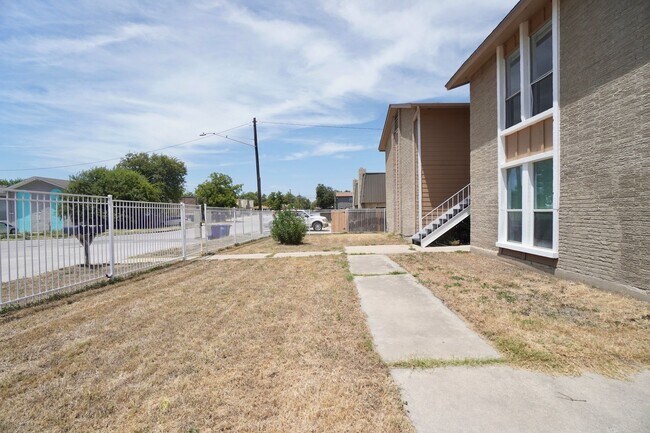 Building Photo - 2906 Sweeney Ln